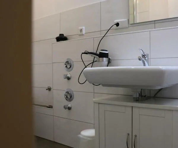 Rentaroom-kassel Apartman *